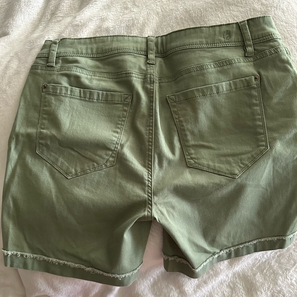 Women’s Kenzie Jean shorts - Picture 4 of 8